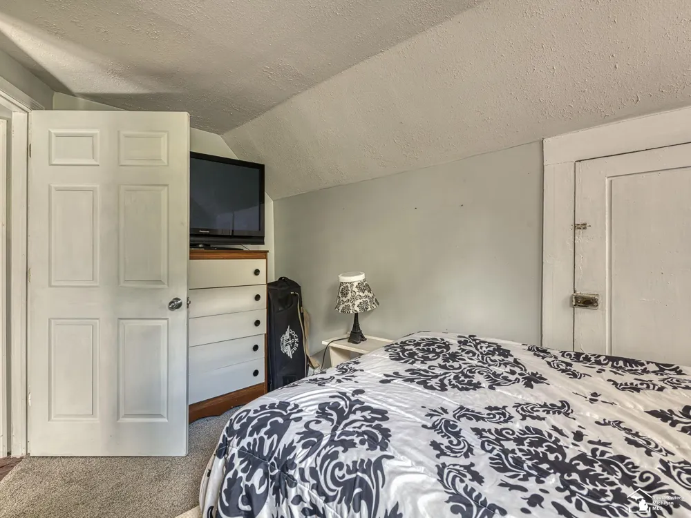 637 S Winter Street Adrian City, MI 49221
