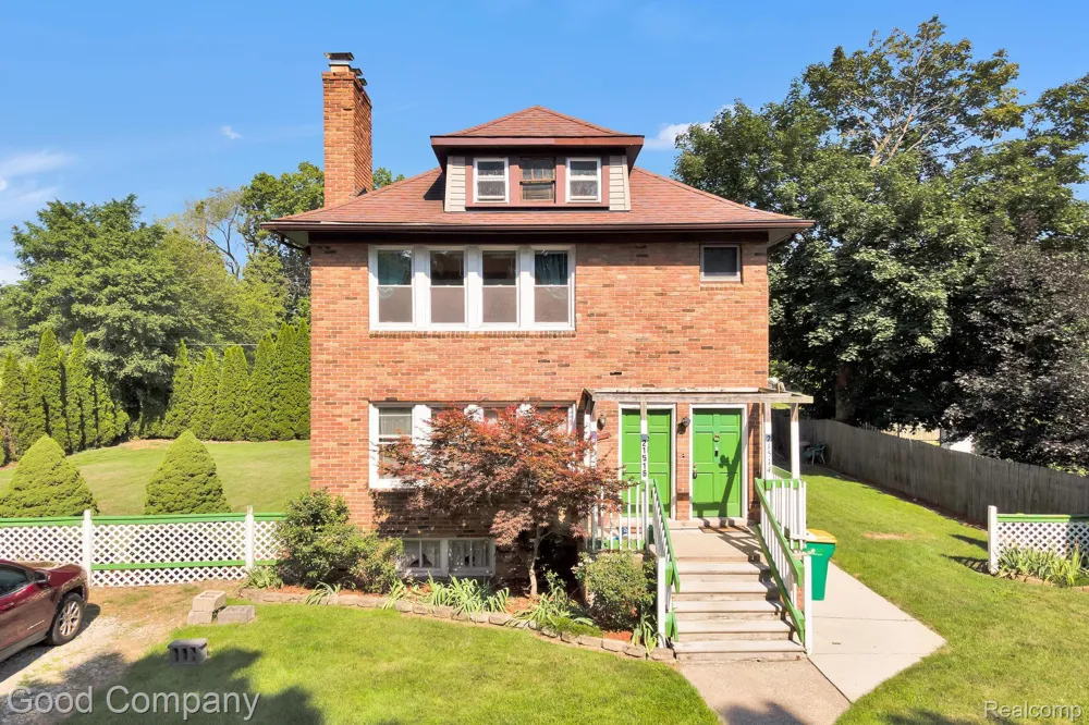 21516 Oxford Avenue Farmington Hills City, MI 48336