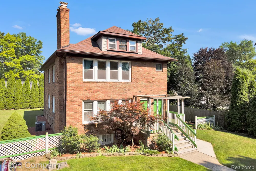 21516 Oxford Avenue Farmington Hills City, MI 48336