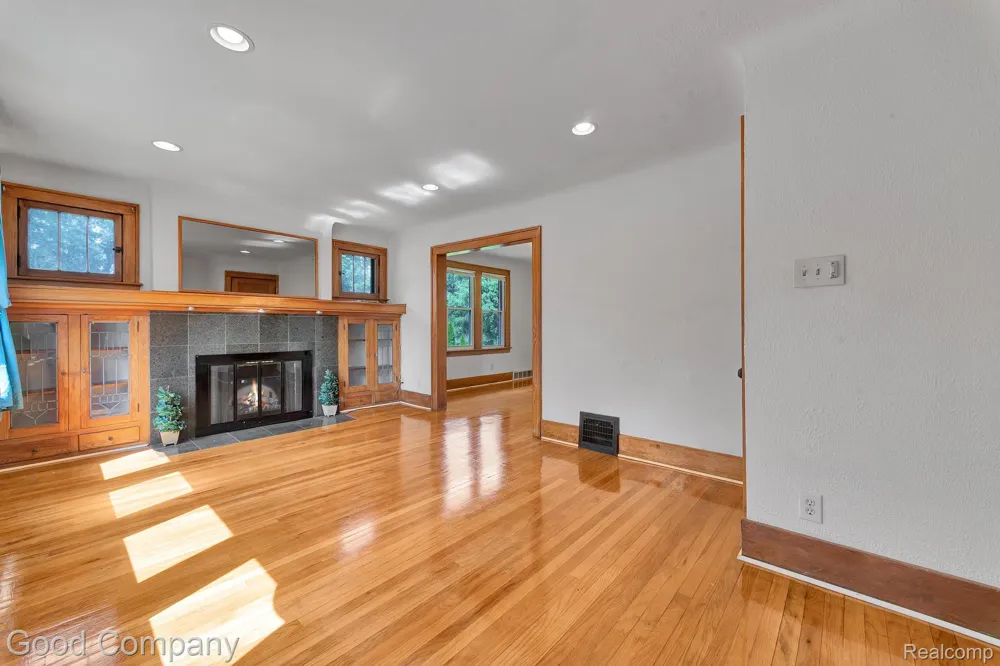 21516 Oxford Avenue Farmington Hills City, MI 48336