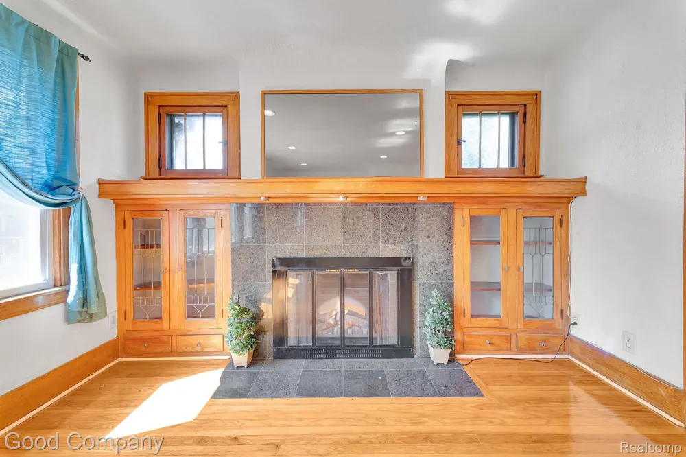 21516 Oxford Avenue Farmington Hills City, MI 48336