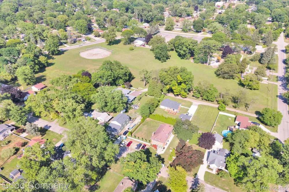 21516 Oxford Avenue Farmington Hills City, MI 48336