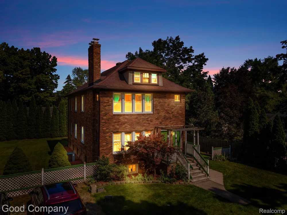 21516 Oxford Avenue Farmington Hills City, MI 48336