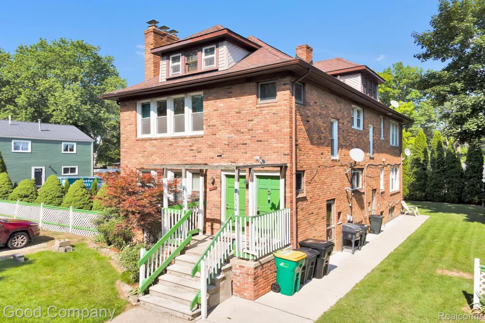 21516 Oxford Avenue Farmington Hills City, MI 48336