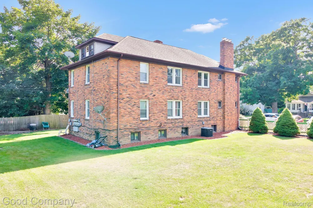 21516 Oxford Avenue Farmington Hills City, MI 48336