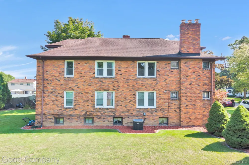 21516 Oxford Avenue Farmington Hills City, MI 48336