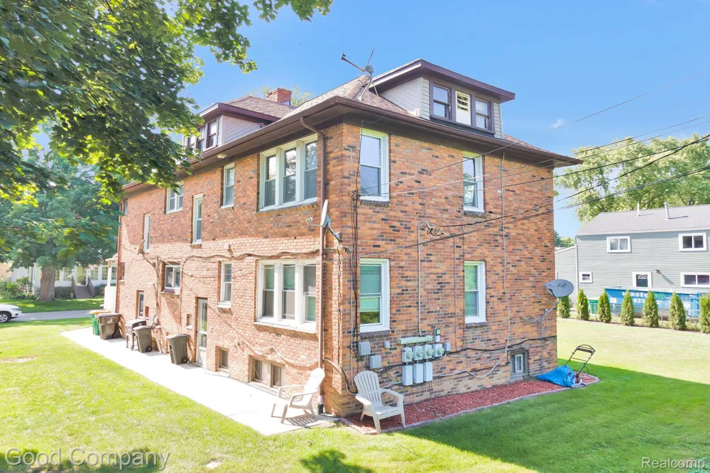 21516 Oxford Avenue Farmington Hills City, MI 48336