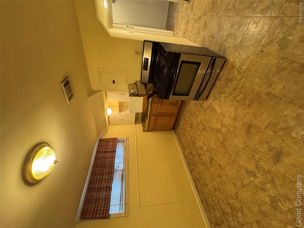 21516 Oxford Avenue Farmington Hills City, MI 48336