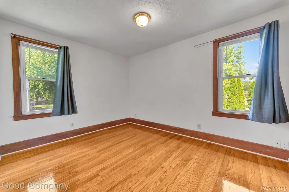 21516 Oxford Avenue Farmington Hills City, MI 48336