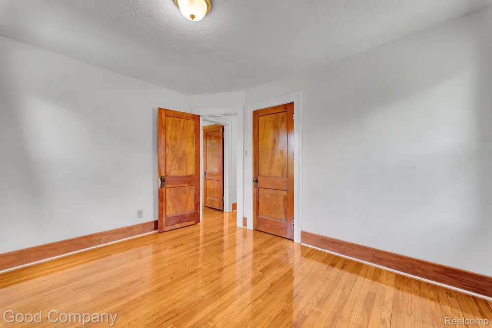 21516 Oxford Avenue Farmington Hills City, MI 48336