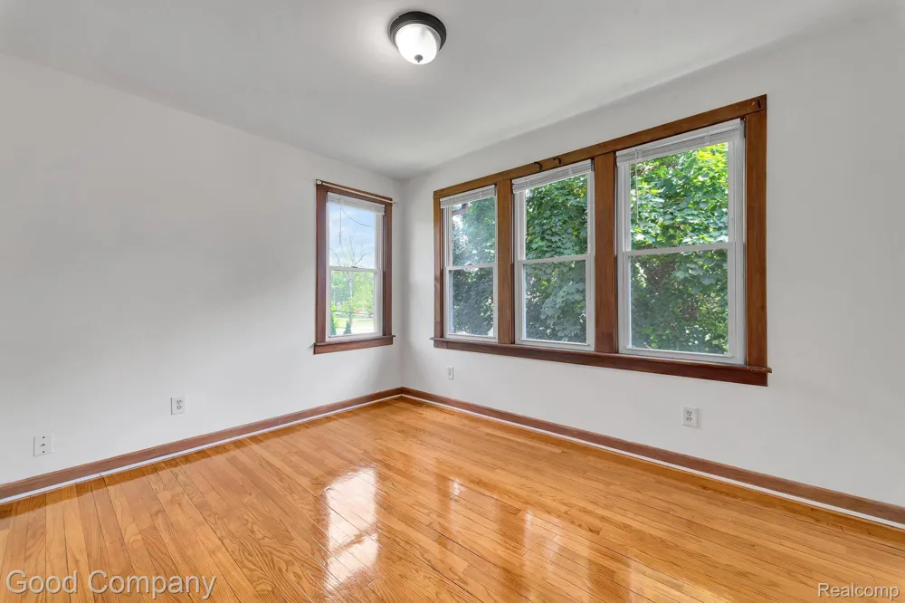 21516 Oxford Avenue Farmington Hills City, MI 48336
