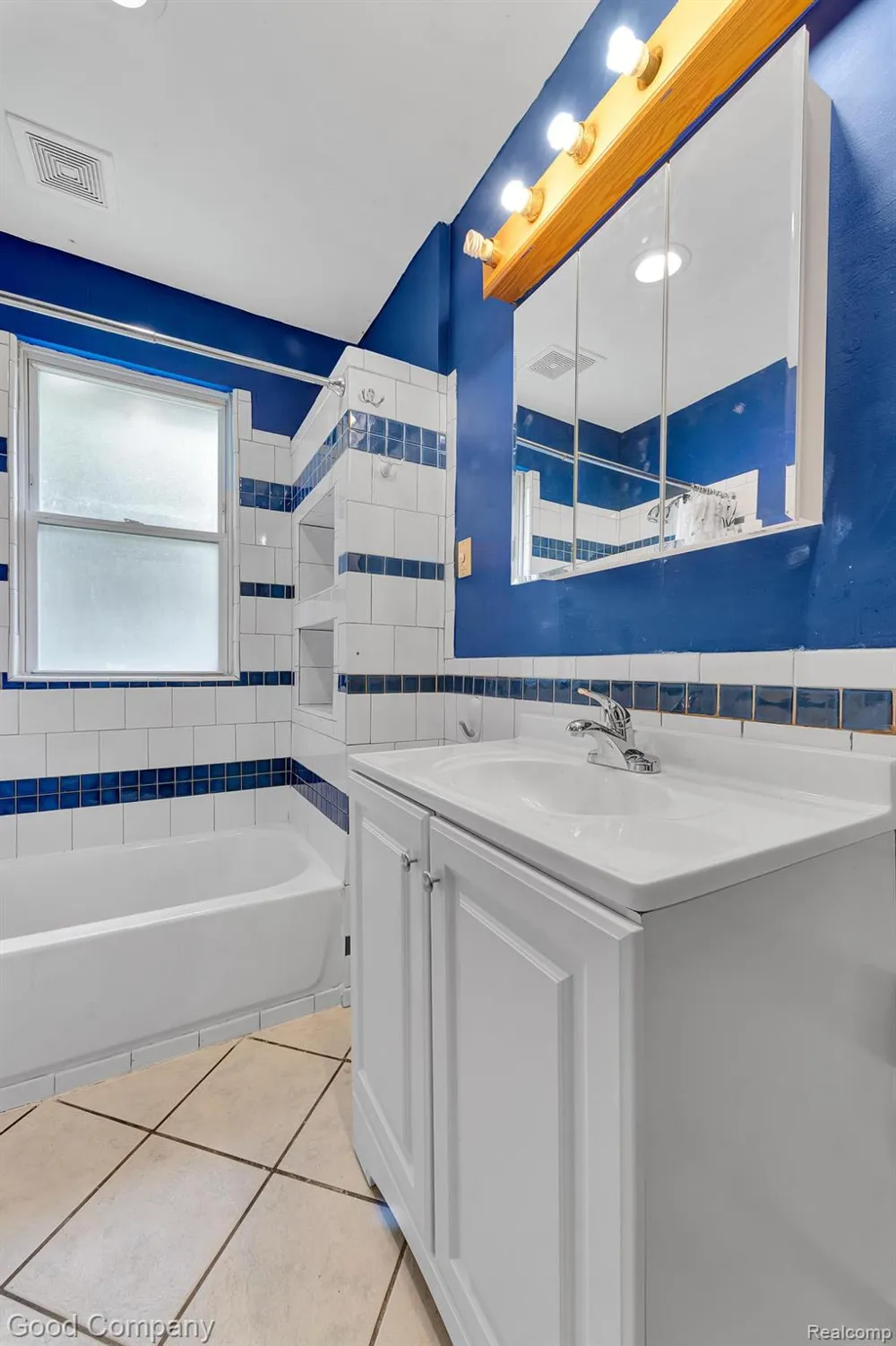 21516 Oxford Avenue Farmington Hills City, MI 48336