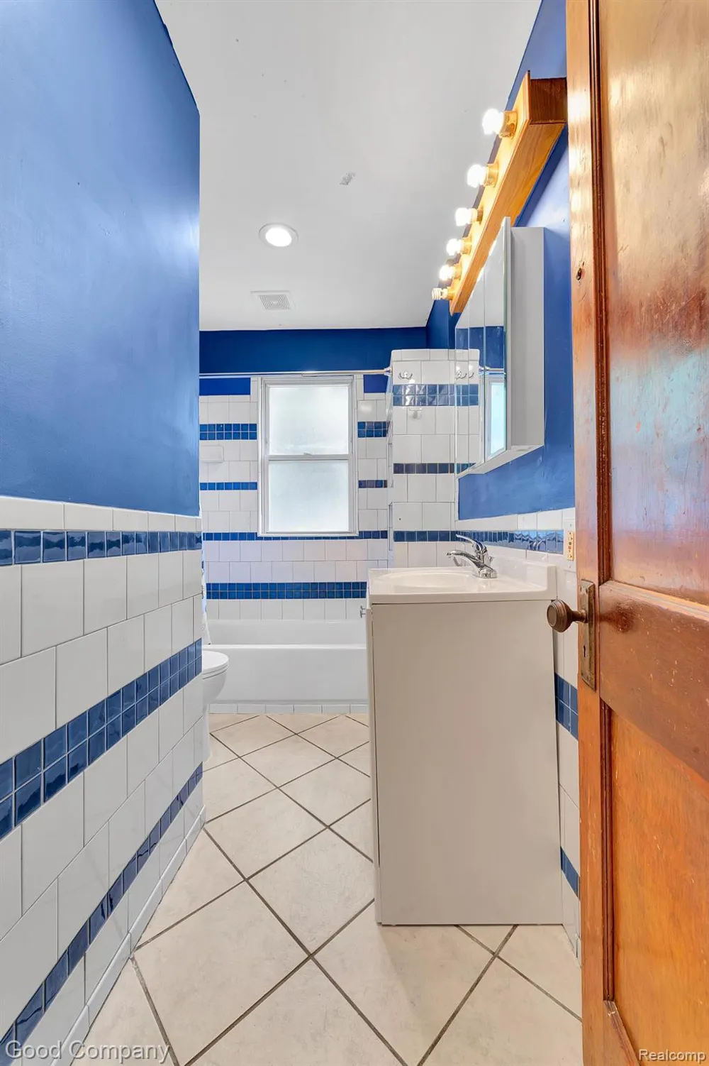 21516 Oxford Avenue Farmington Hills City, MI 48336