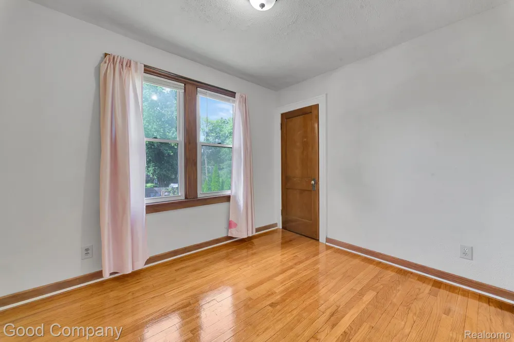 21516 Oxford Avenue Farmington Hills City, MI 48336