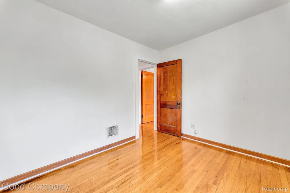 21516 Oxford Avenue Farmington Hills City, MI 48336