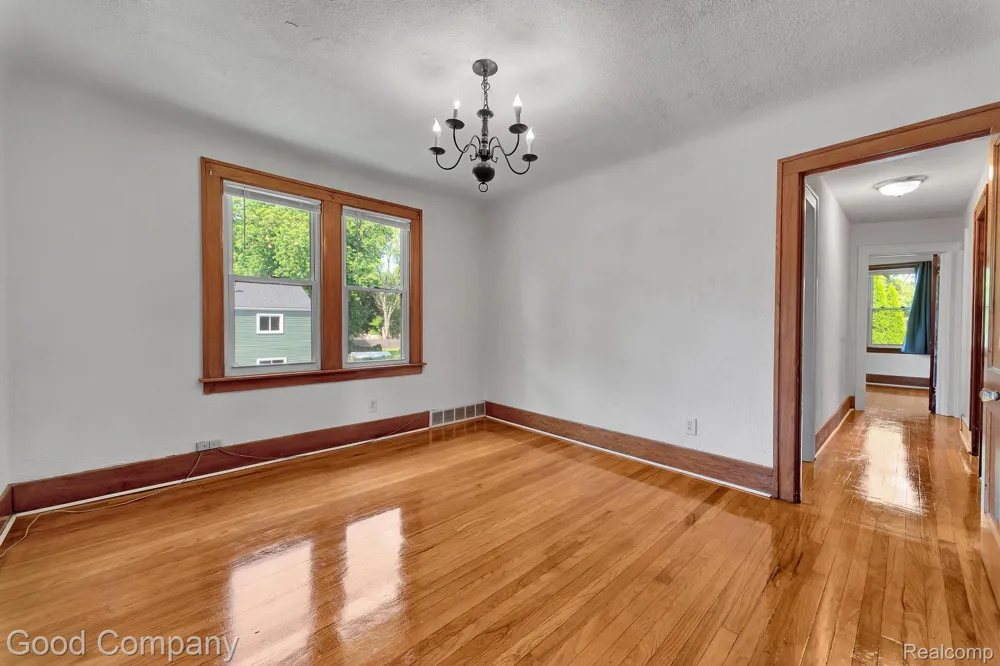 21516 Oxford Avenue Farmington Hills City, MI 48336