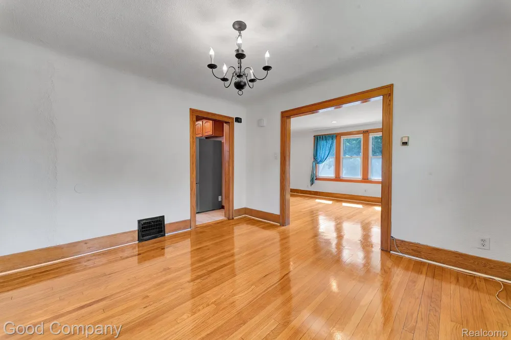21516 Oxford Avenue Farmington Hills City, MI 48336