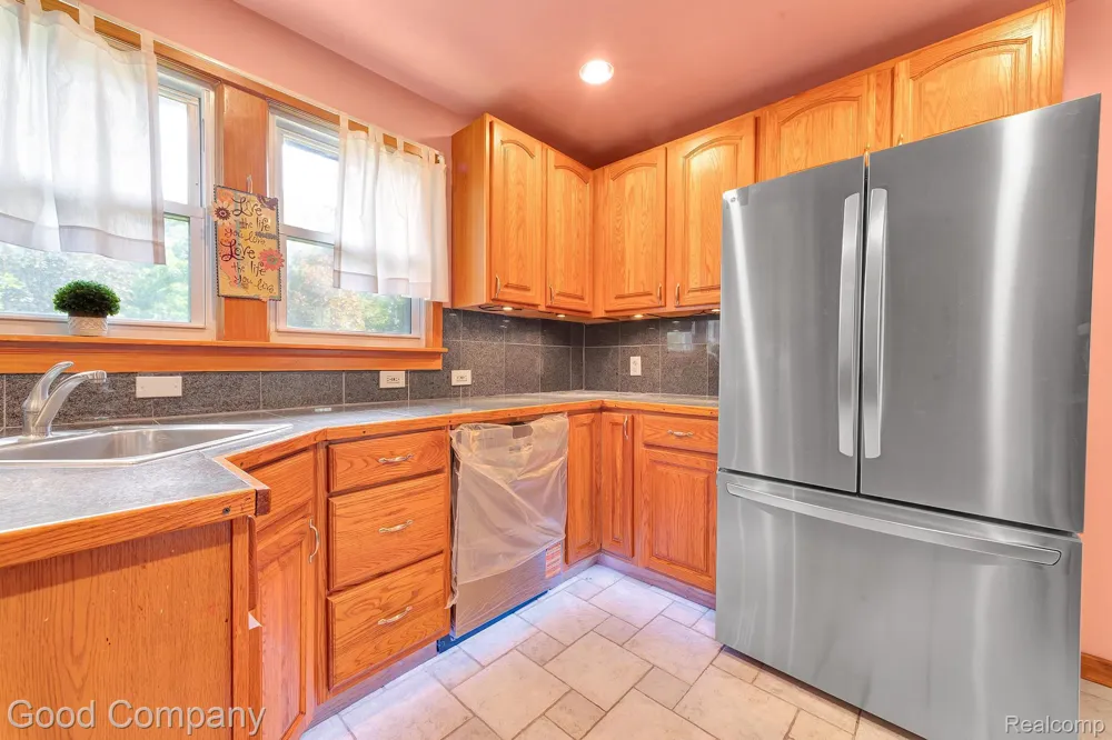 21516 Oxford Avenue Farmington Hills City, MI 48336