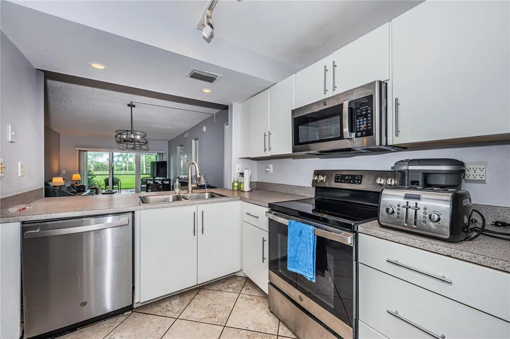 6269 PALMA DEL MAR BOULEVARD S #112 St Petersburg, FL 33715