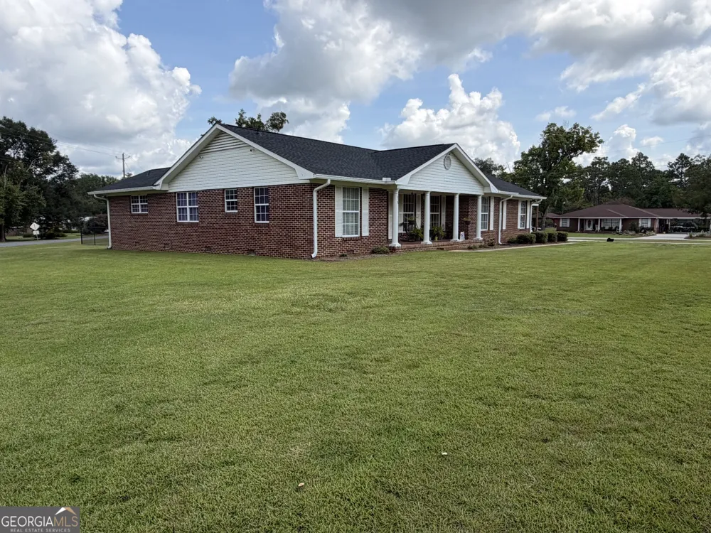 438 W Oglethorpe AVE Lyons, GA 30436