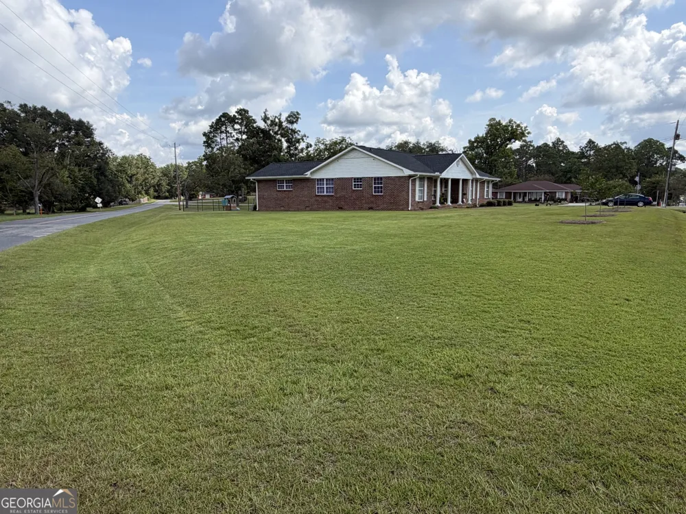 438 W Oglethorpe AVE Lyons, GA 30436