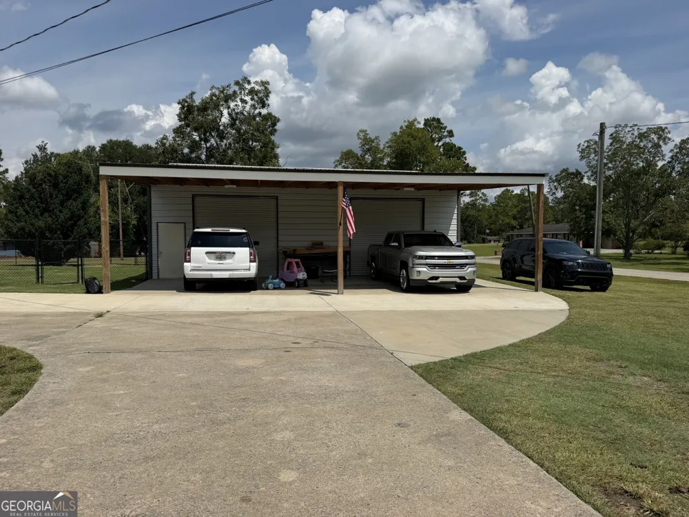 438 W Oglethorpe AVE Lyons, GA 30436