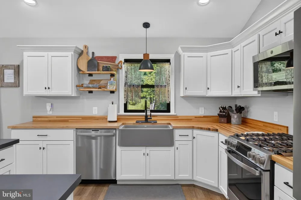 1455 LAUREL DRIVE Newmanstown, PA 17073