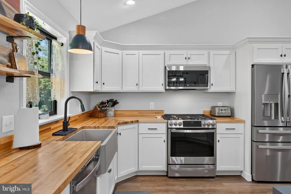1455 LAUREL DRIVE Newmanstown, PA 17073