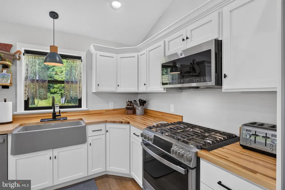 1455 LAUREL DRIVE Newmanstown, PA 17073