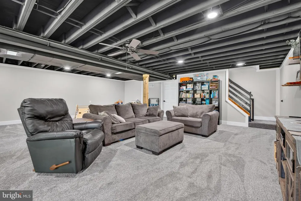 1455 LAUREL DRIVE Newmanstown, PA 17073