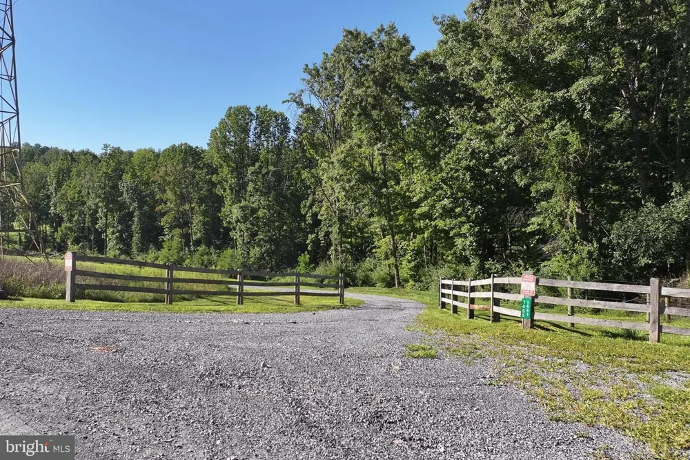 1455 LAUREL DRIVE Newmanstown, PA 17073