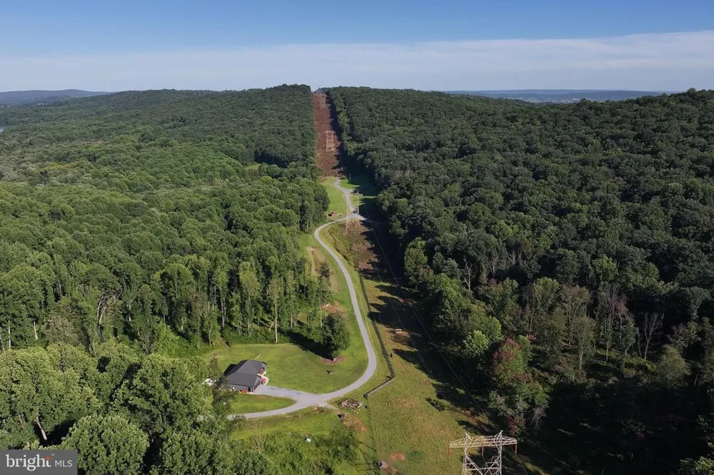 1455 LAUREL DRIVE Newmanstown, PA 17073