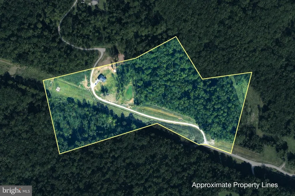 1455 LAUREL DRIVE Newmanstown, PA 17073