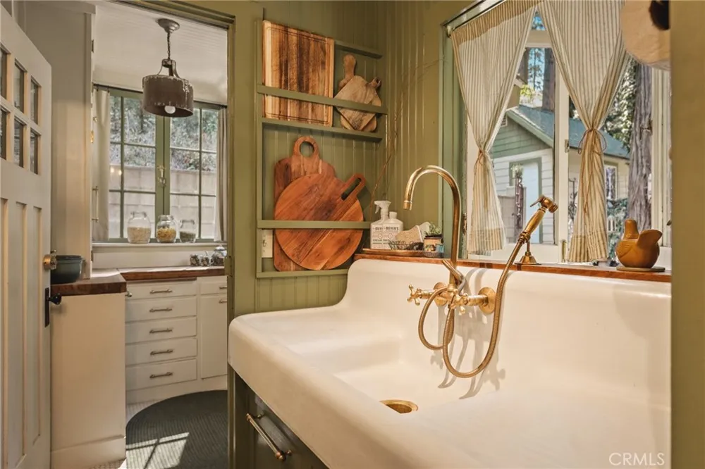 655 Cottage Grove Drive Lake Arrowhead, CA 92352