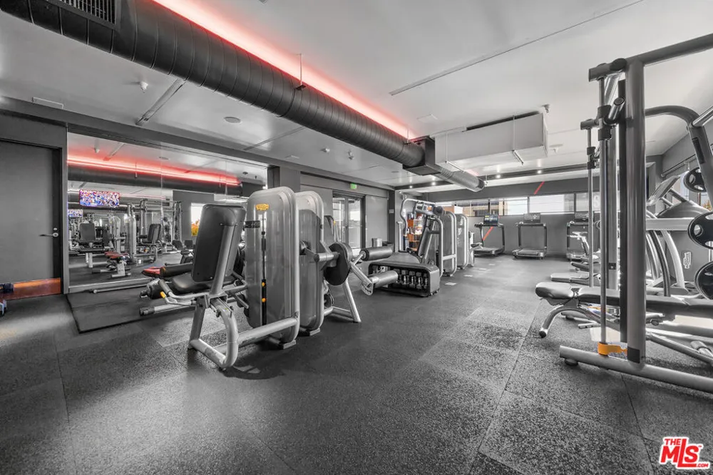 6250 Hollywood Boulevard #12F Los Angeles, CA 90028