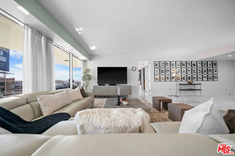 6250 Hollywood Boulevard #12F Los Angeles, CA 90028