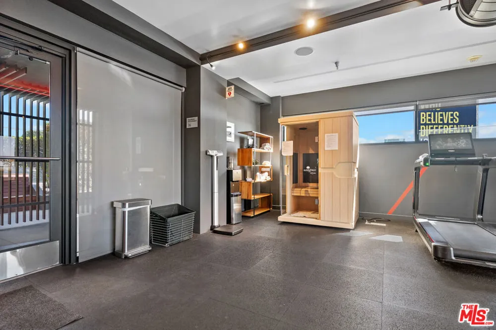 6250 Hollywood Boulevard #12F Los Angeles, CA 90028