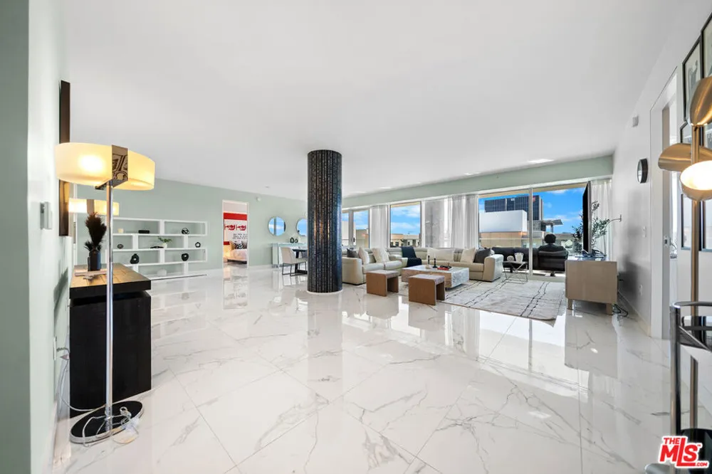 6250 Hollywood Boulevard #12F Los Angeles, CA 90028