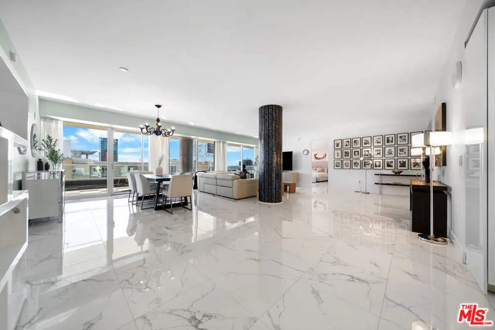 6250 Hollywood Boulevard #12F Los Angeles, CA 90028