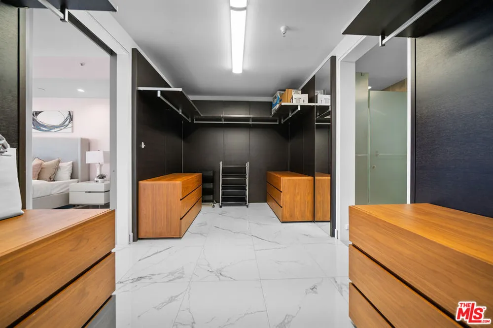 6250 Hollywood Boulevard #12F Los Angeles, CA 90028