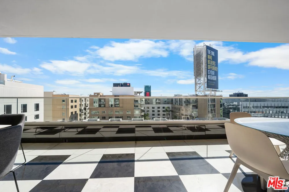 6250 Hollywood Boulevard #12F Los Angeles, CA 90028