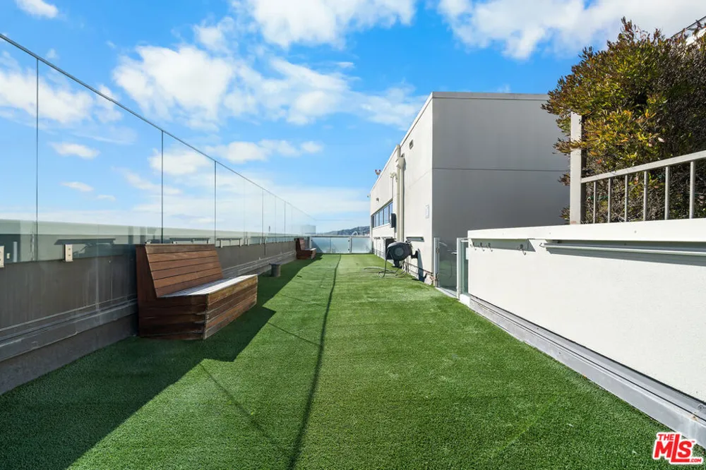 6250 Hollywood Boulevard #12F Los Angeles, CA 90028