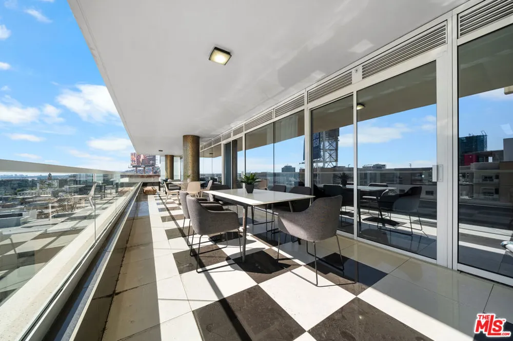 6250 Hollywood Boulevard #12F Los Angeles, CA 90028
