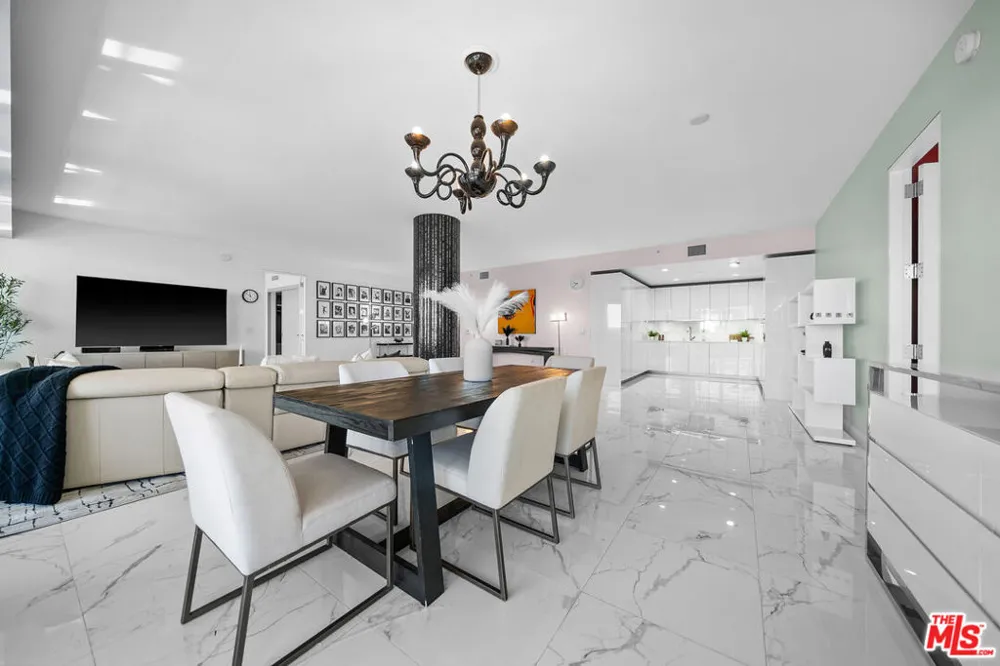 6250 Hollywood Boulevard #12F Los Angeles, CA 90028