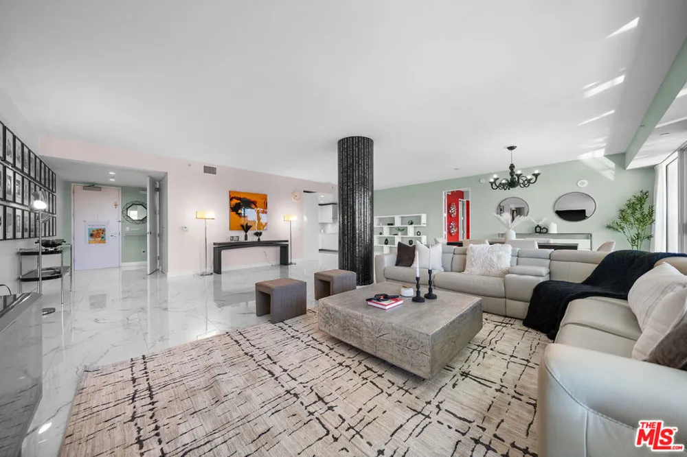 6250 Hollywood Boulevard #12F Los Angeles, CA 90028