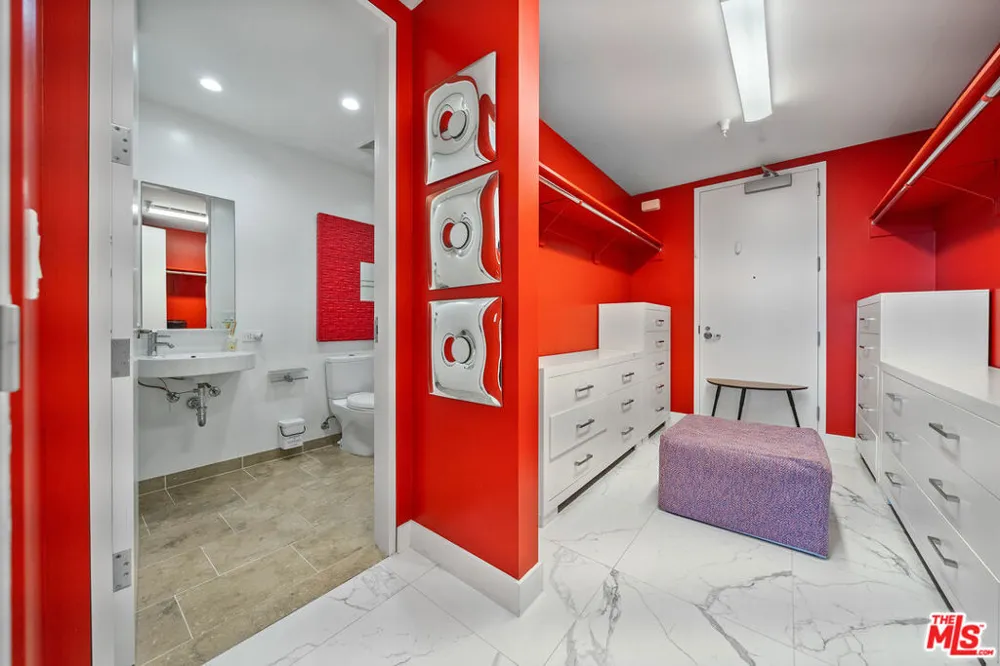 6250 Hollywood Boulevard #12F Los Angeles, CA 90028