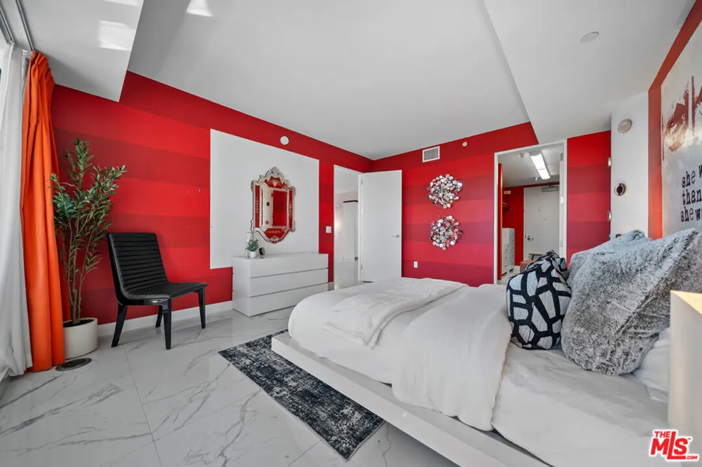 6250 Hollywood Boulevard #12F Los Angeles, CA 90028