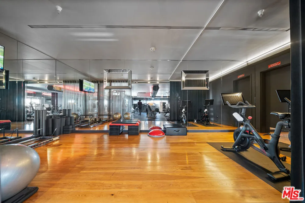 6250 Hollywood Boulevard #12F Los Angeles, CA 90028