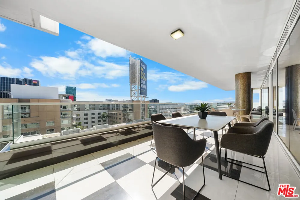6250 Hollywood Boulevard #12F Los Angeles, CA 90028