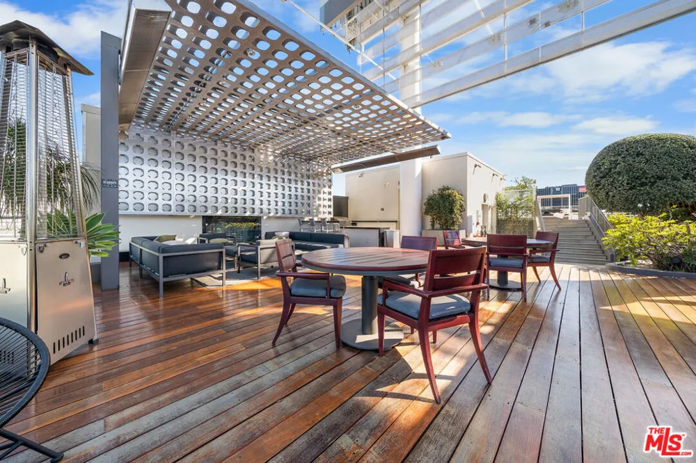6250 Hollywood Boulevard #12F Los Angeles, CA 90028